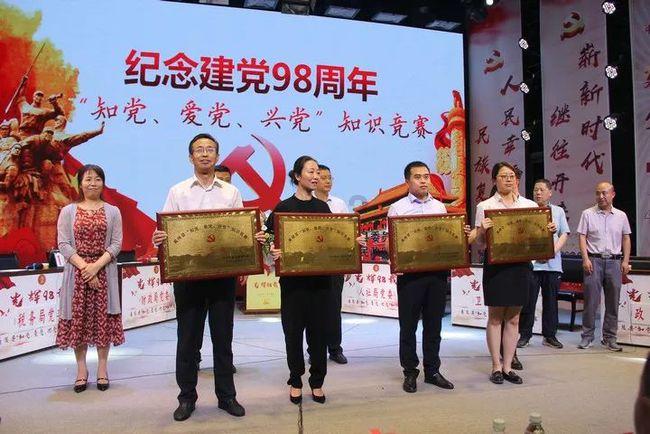 夏日时尚的爱丽